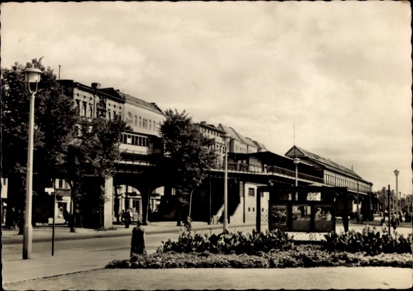 Postcard Berlin Prenzlauer Berg, Schönhauser Allee, Dimitroffstraße subway station, elevated railway