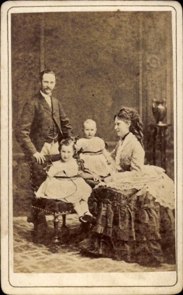 CdV Frederik of Denmark with family