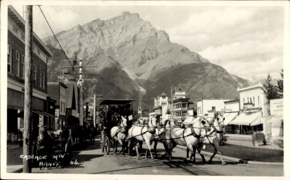 Postcard Banff Alberta Canada, carriage, Cascade Mountain