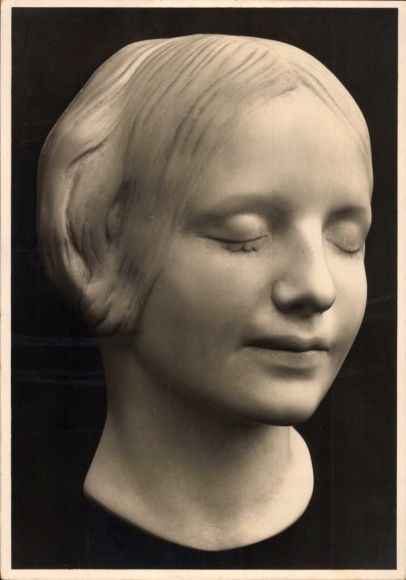 Postcard L'Inconnue de la Seine, death mask