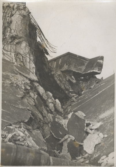 Original photo Berlin Friedrichshain, Volkspark, Bunkerberg, Bunker, around 1946, 12x17 cm