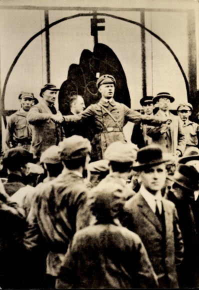 KPD politician Ernst Thälmann at a rally