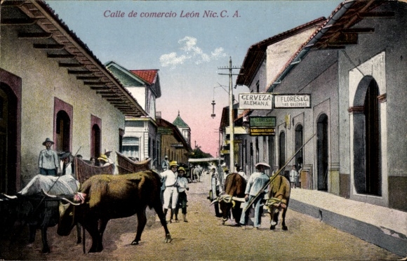 Postcard León Nicaragua, Calle de comercio