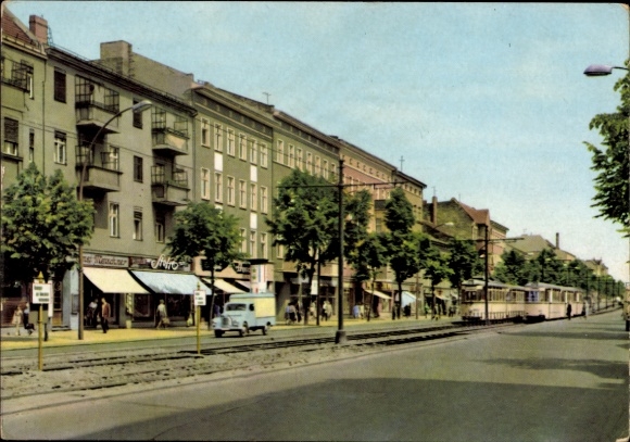 Postcard Berlin Weißensee, Klement Gottwald Allee, trams, trucks