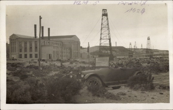 Photo Postcard Patagonia, people in a car, building
