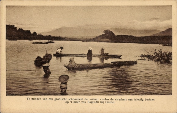 Postcard Garoet Garut Java Indonesia, fisherman