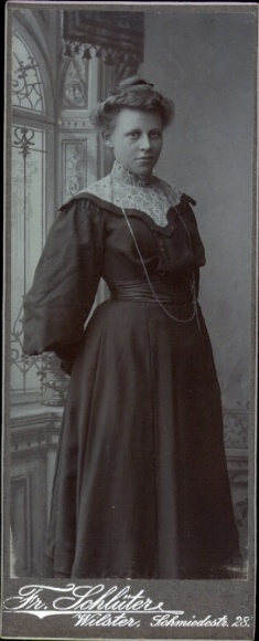 CdV Woman Portrait, Standing portrait