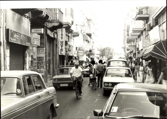 Photo Nicosia Cyprus, road traffic, cars, city hotel