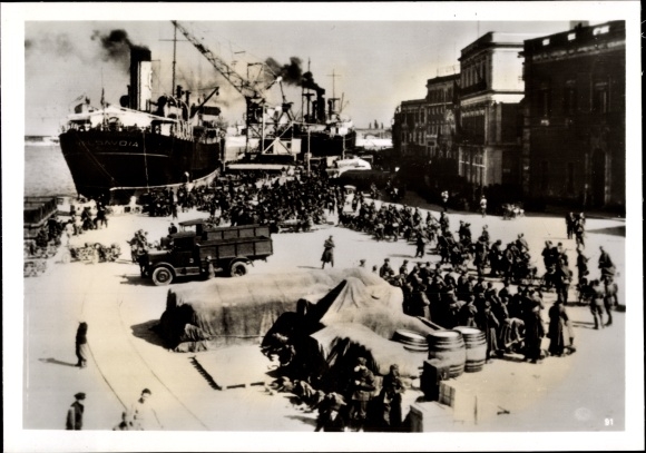 Photo H. Hoffmann, Italian troops on the Albanian coast, April 1939