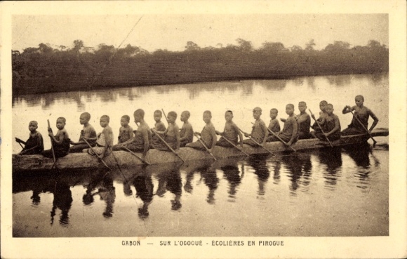 Postcard Gabon, sur l'Ogooue, Ecolieres en pirogue