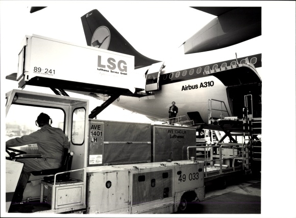 Photo of a German passenger aircraft, Airbus A310, Lufthansa, air freight