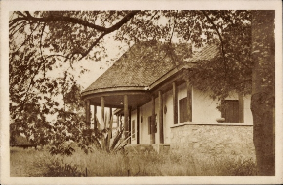 Postcard Dschang Cameroon, house with covered entrance, trees in the foreground, sepia tone