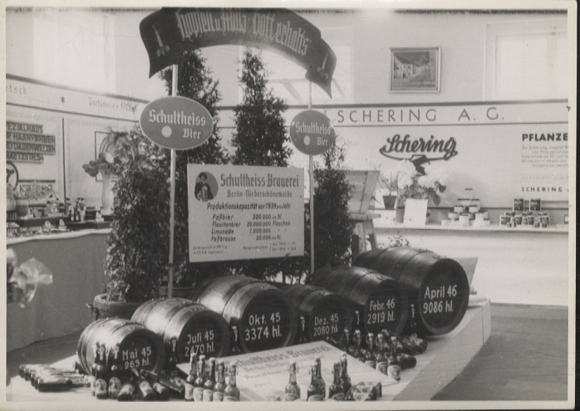 Original photo Berlin Treptow, trade exhibition, around 1948, Schering AG, Schultheiss Brewery