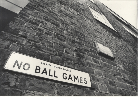Original photo by Hans-Joachim Spremberg, Northern Ireland, Glasgow, signpost on a house wall, around 1976
