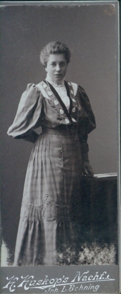 CdV Woman Portrait, Standing portrait