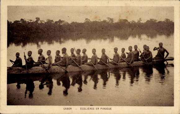 Postcard Gabon, sur l'Ogooue, Ecolieres en pirogue