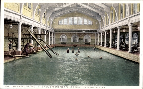 Postcard White Sulphur Springs West Virginia, The swimming pool, The New Greenbrier