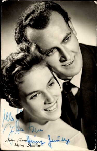 Singer Julia Axen and singer Heinz Schultze, portrait, autograph