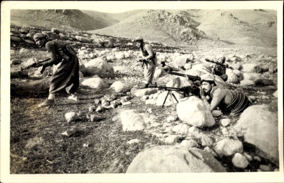 Photo Postcard Iran, Komalah, warriors with machine guns