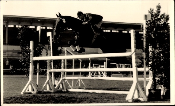 Photo Postcard show jumping, jumping over an obstacle, Fernando