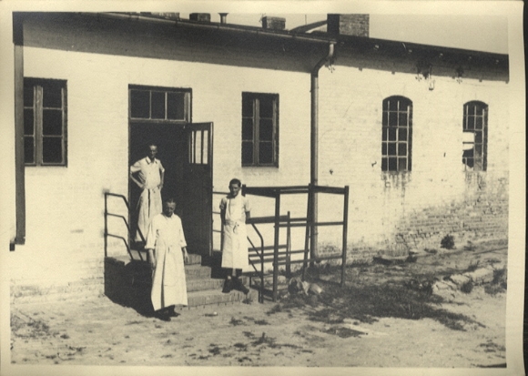 Original photo Berlin Altglienicke, on the grounds of the Lebsa butcher shop, around 1948