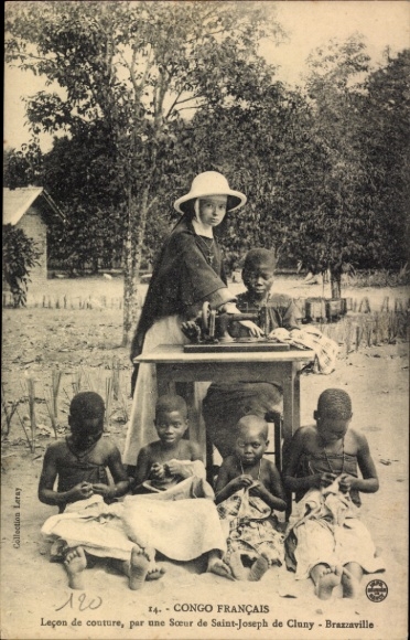 Postcard French Congo, Lecon de couture, missionary, children learn to sew