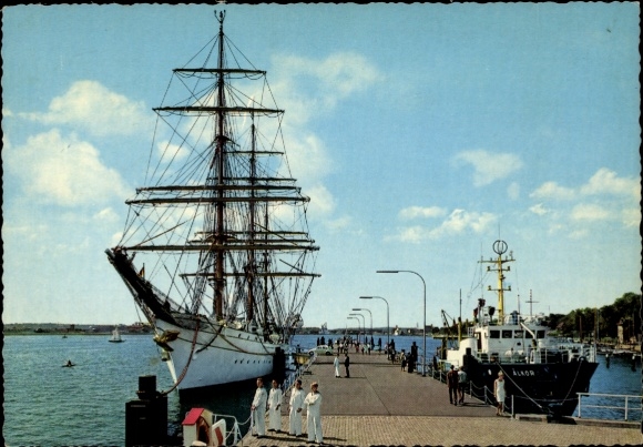 Postcard Kiel, sail training ship on the quay