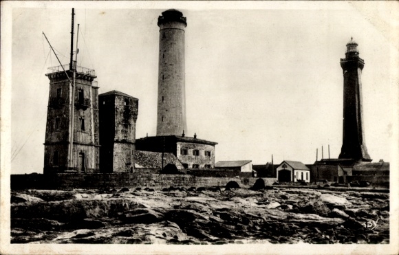 CPA Saint Guénolé Penmarch Finistère, Le Phare d'Eckmühl, l'ancien Phare et le Semaphore
