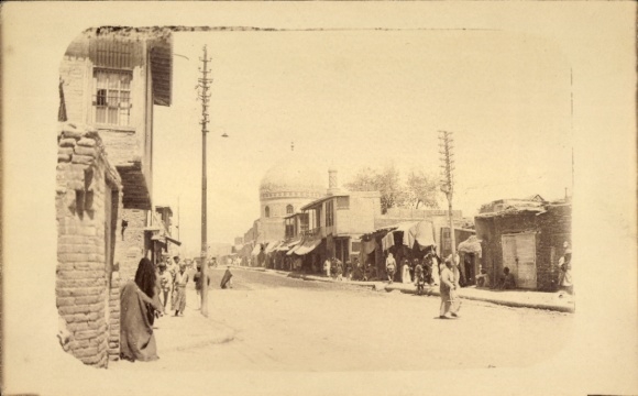 Photo Postcard Baghdad Iraq, street, passersby